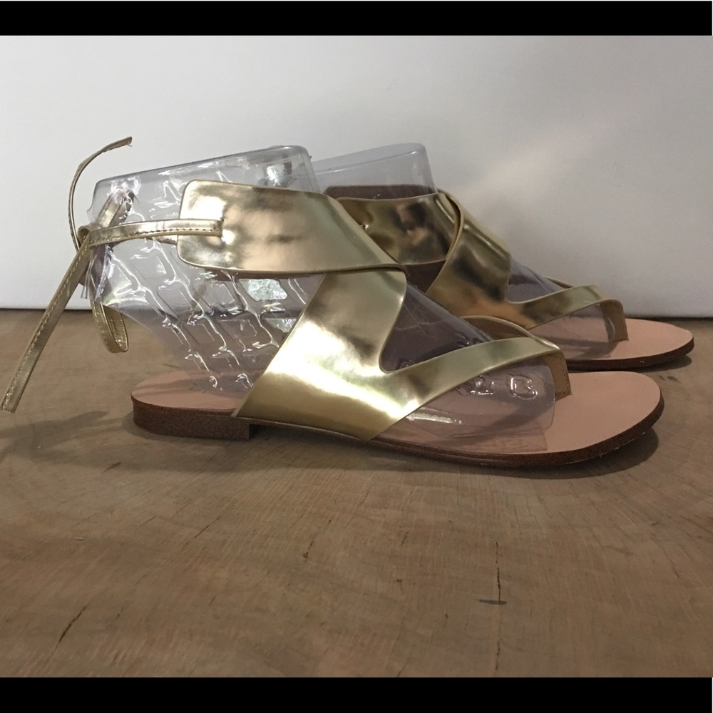 Splendid gold leather sandals.